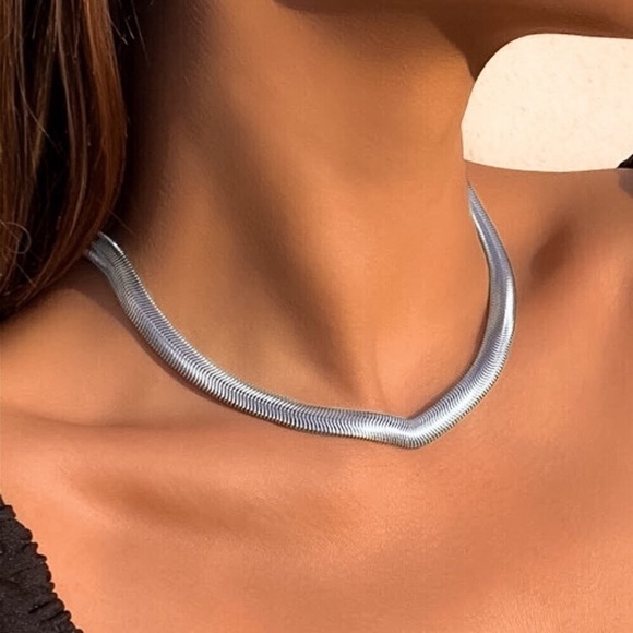 🔵𝟲𝟱%𝗢𝗙𝗙 𝗯𝘂𝗻𝗱𝗹𝗲𝘀 𝟯+🔵 NEW Flat Snake Stainless Steel Necklace - Picture 9 of 17